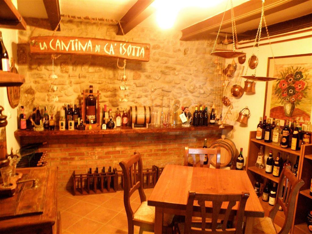 Agriturismo Ca' Isotta Castello di Serravalle Екстериор снимка